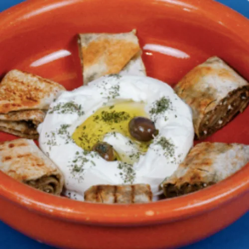 Zaataria Sampler com húmus, falafel e kibbeh
