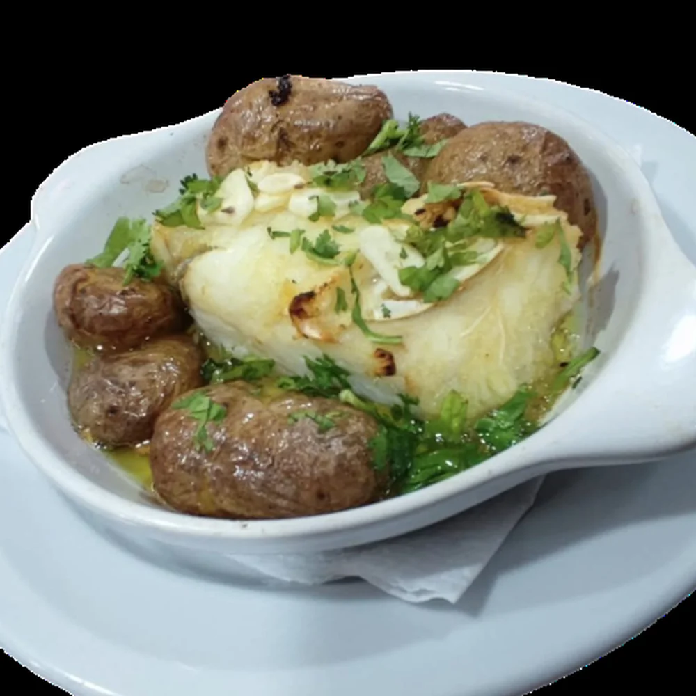 Bacalhau à lagareiro do No Largo Há Tasca com batata a murro, alho, coentros e azeite