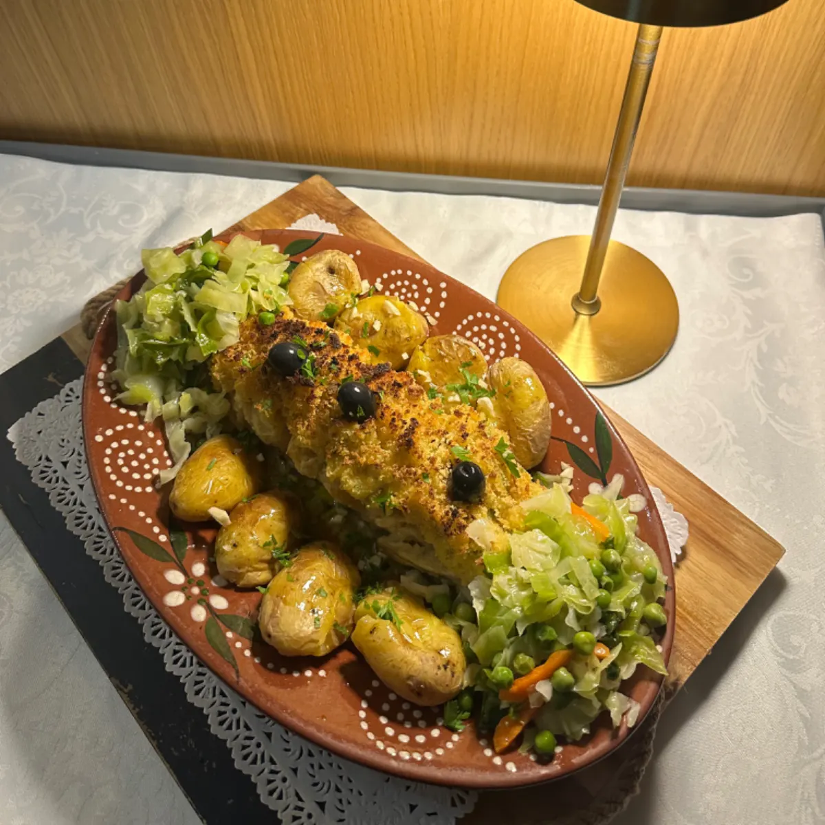 Bacalhau com broa e batata à murro no restaurante O Paraíso em Lamego