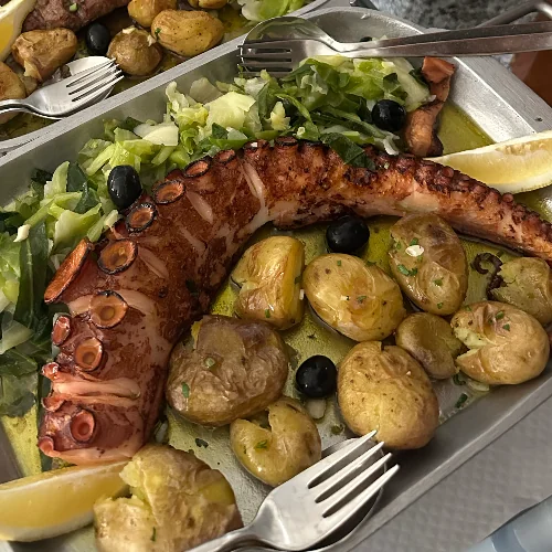 Polvo à lagareiro com batata a murro e azeite do Douro no Paraíso Douro